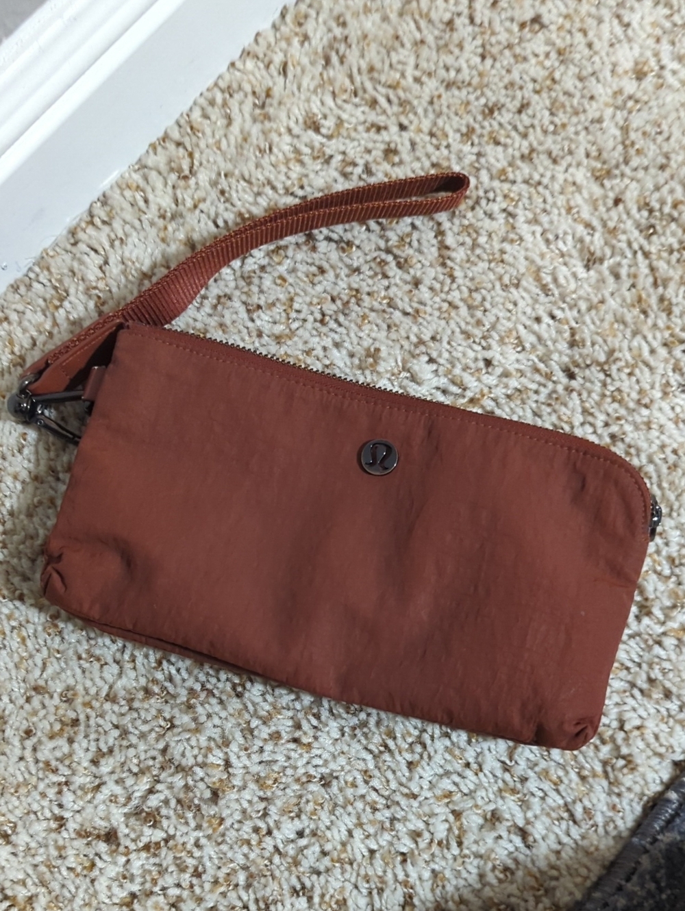 lululemon athletica Wristlet Pouch in Rust